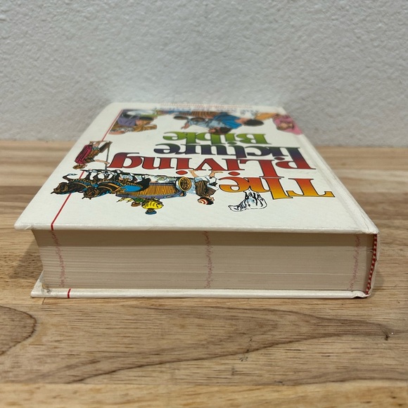 LIVING PICTURE BIBLE ~ NEW TESTAMENT ~ LIVING BIBLE TEXT ~ PICTURE ILLUSTRATIONS - Picture 6 of 11